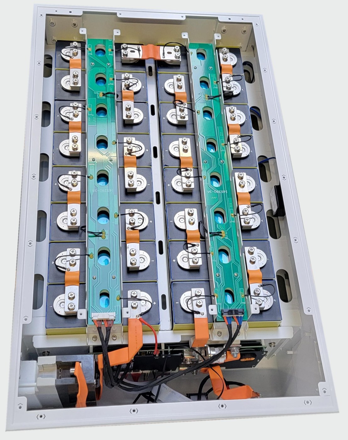 Open battery pack with lithium cells and balancing boards